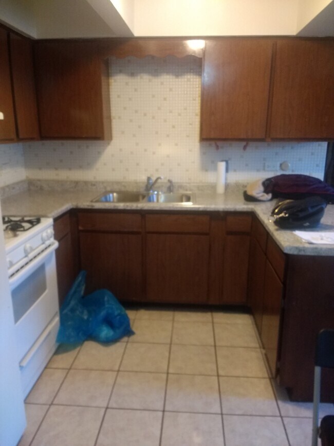 Kitchen - 7144 99th St