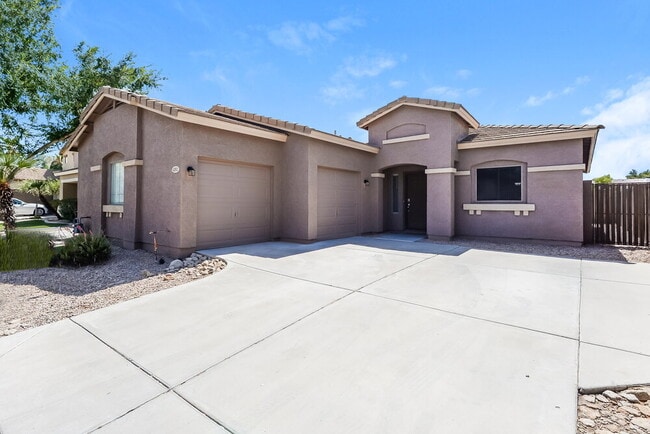 Building Photo - 2192 N Holguin Way
