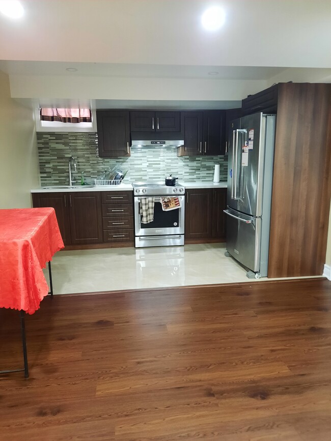 Kitchen - 841 William Lee Av