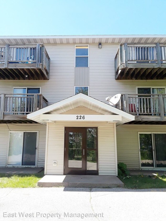Primary Photo - 226 Pecan Ave
