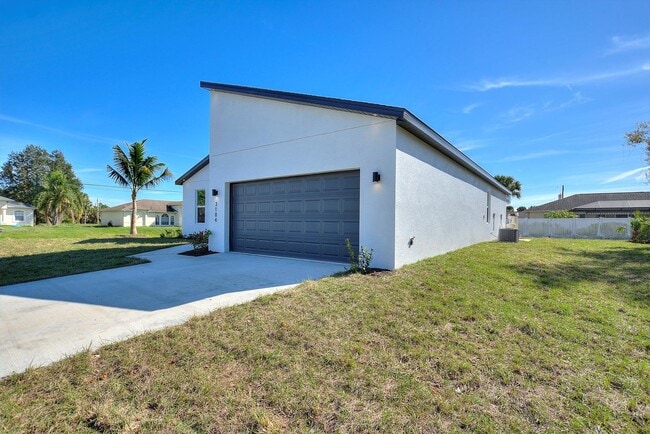 Building Photo - BRAND NEW HOME! Modern, energy efficient h...