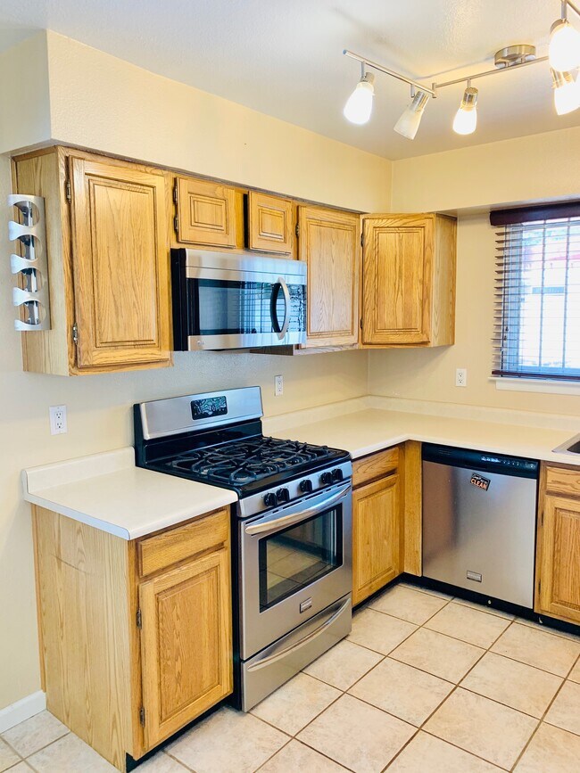 Foto del edificio - 11701 Holiday Ave NE