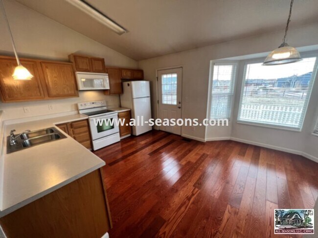 Foto del edificio - Charming rancher with a finished basement ...