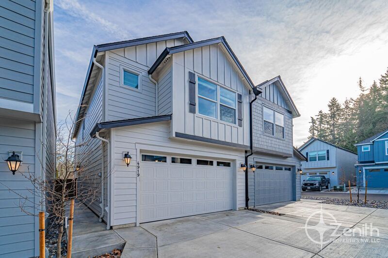Foto principal - 4919 NE 2nd Ct