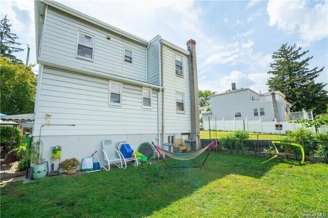 Building Photo - 29 Devoe St