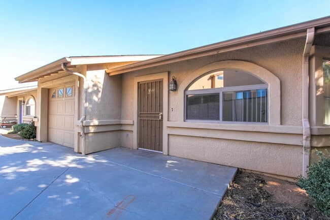 Building Photo - 8509 E Leigh Dr