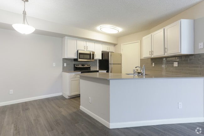 2 BR, 2 BA Renovación completa - Centro at Davie Apartments