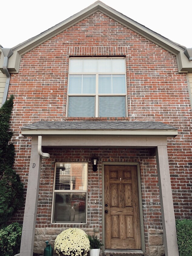 Primary Photo - 2205 Ellington Dr