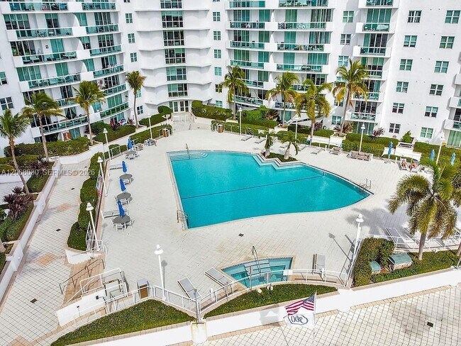 Building Photo - 7900 Harbor Island Dr