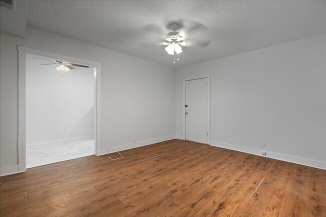 Foto del edificio - 3727 N Pine Grove Ave