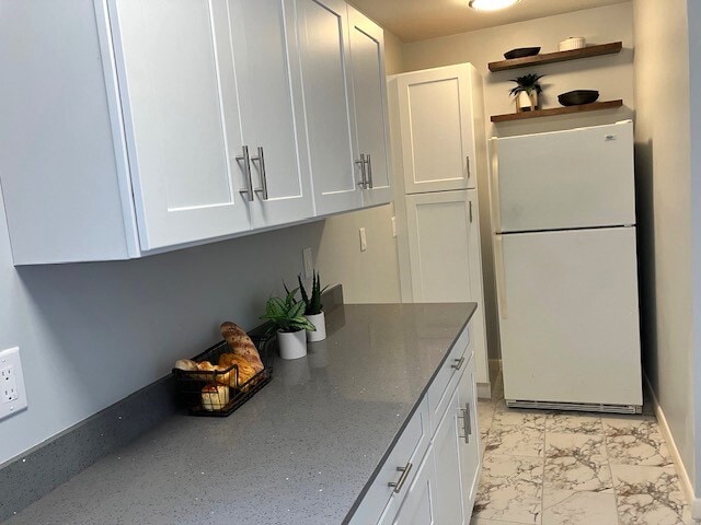 Kitchen - 317 Lake Evelyn Dr