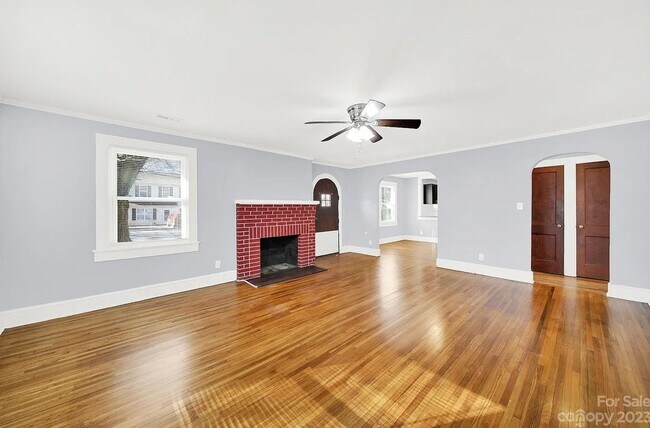 Foto del edificio - Charming 3BR House in Charlotte *Ready for...