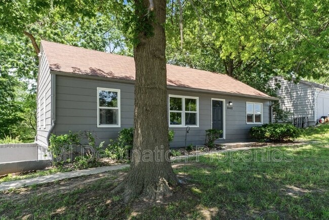 Building Photo - 5800 NE Antioch Rd