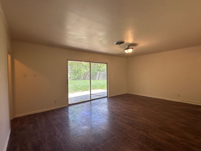 Building Photo - Ready for move in