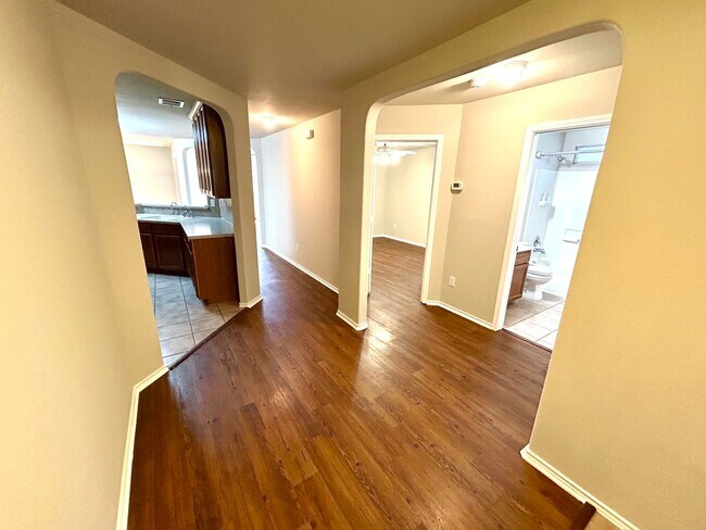 Foto del edificio - **APPLICATION RECEIVED** AVAILABLE NOW! Be...