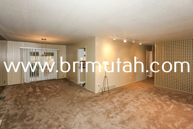 Building Photo - 4717 Naniloa Dr