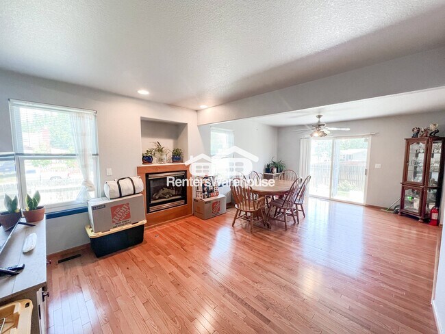 Foto del edificio - 4392 Deephaven Ct