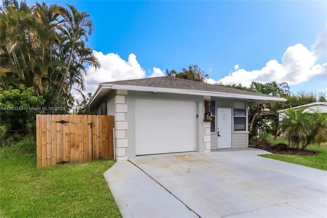 Building Photo - 6461 SW 16th Ct