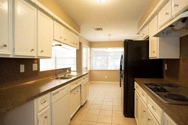 Foto del edificio - 2419 Bradford Dr