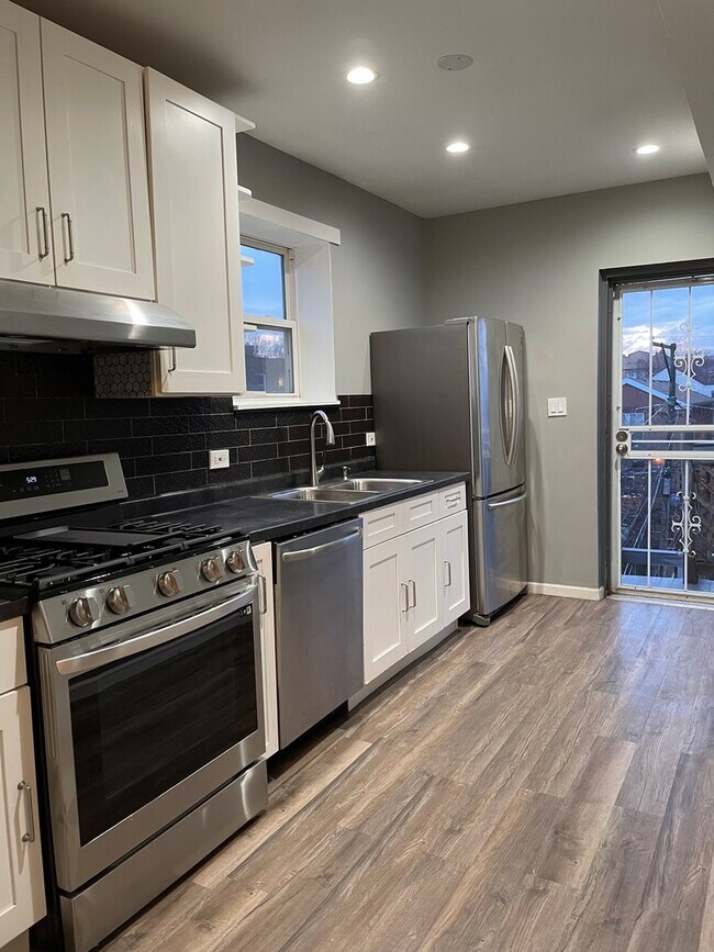 Foto del edificio - 1438 N Campbell Ave