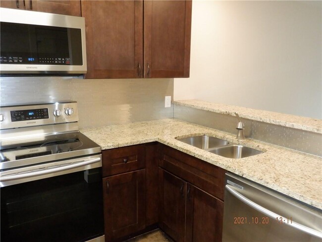 Building Photo - 1207 Southport Dr