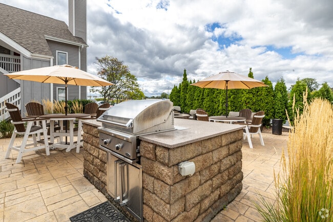 Outdoor Grill Station - The Glen Luxury Townhomes