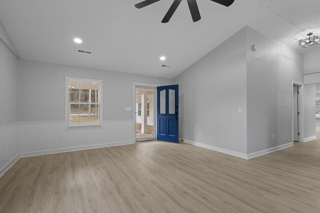 Building Photo - 2730 Cultra Rd