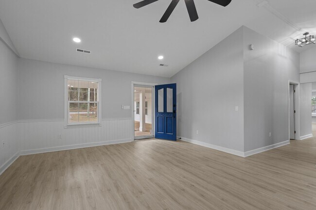 Foto del edificio - 2730 Cultra Rd