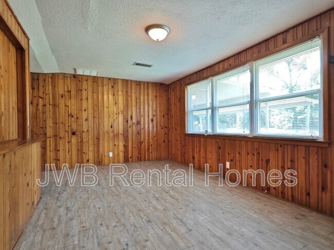 Foto del edificio - 8260 Monmouth Way