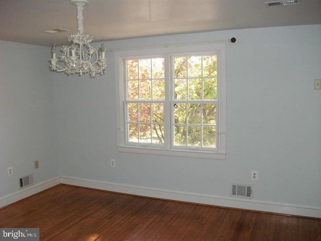 Building Photo - 6720 Pine Creek Ct