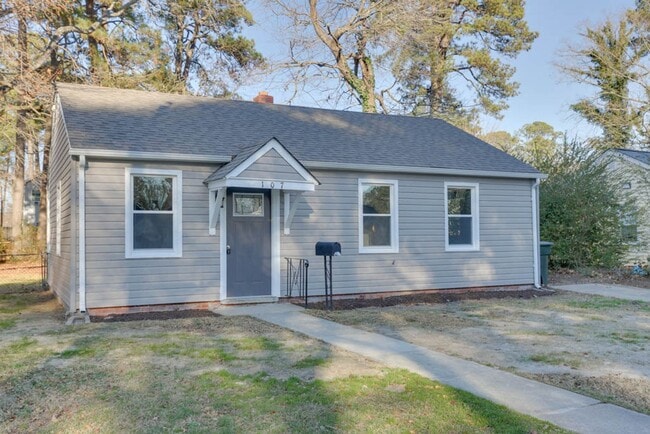 Building Photo - Charming Renovated Home with Modern Upgrades and Spacious Yard!