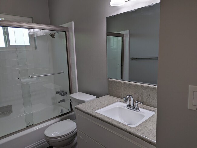 Building Photo - 1085 Ranchero Way