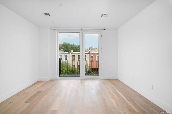 Building Photo - 1173 Rogers Ave