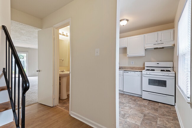 Building Photo - Blue Ridge Crossing Apartments & Townhomes
