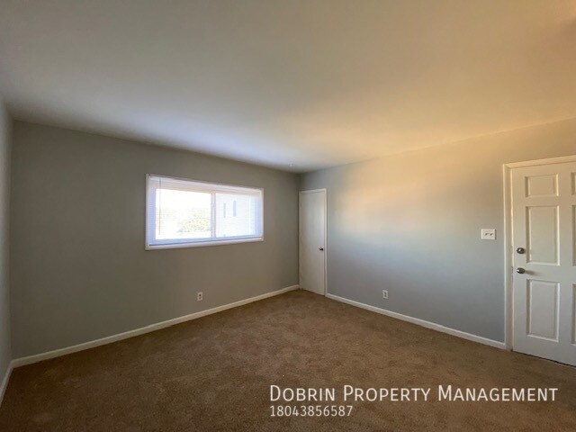 Building Photo - 2105 Phaup St