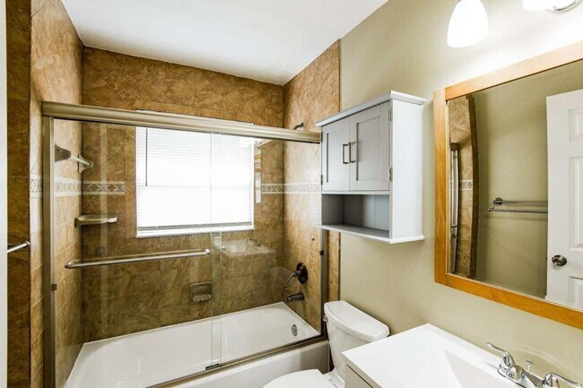 Foto del edificio - 18031 NW 18th St