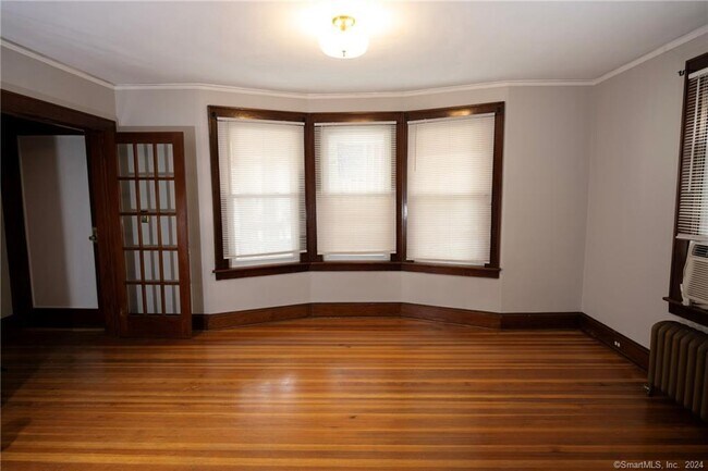 Building Photo - 21 Quintard Ave