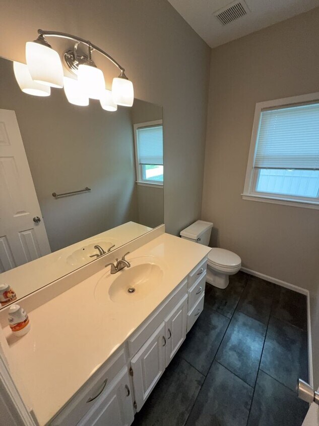 Foto del edificio - 5 BR/2.5BA | Newly Renovated 2 Story Single Family Home | Separate room | 1-Car Covered Parking |...