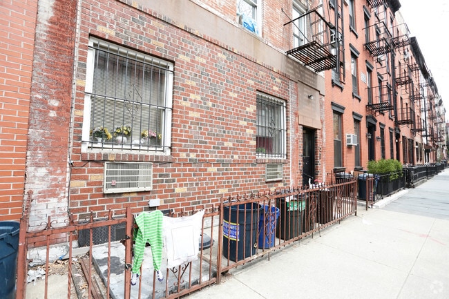 Building Photo - 213 Sackett St