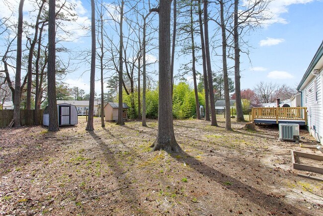 Building Photo - Spacious 3 bed / 2 full bath  FULLY RENOVA...