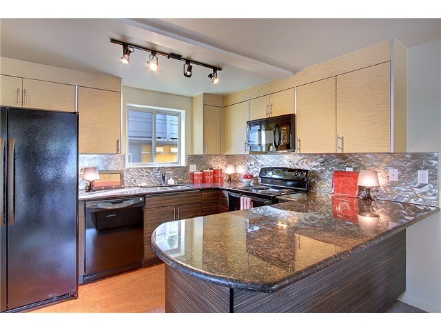 Foto del edificio - 3 bed/2.5 bath U-District Townhome