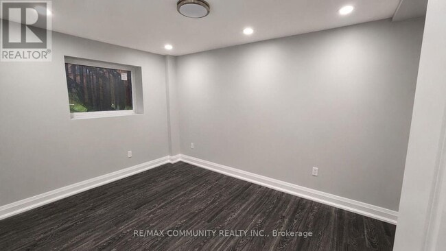 Building Photo - 2364 Dobbinton St