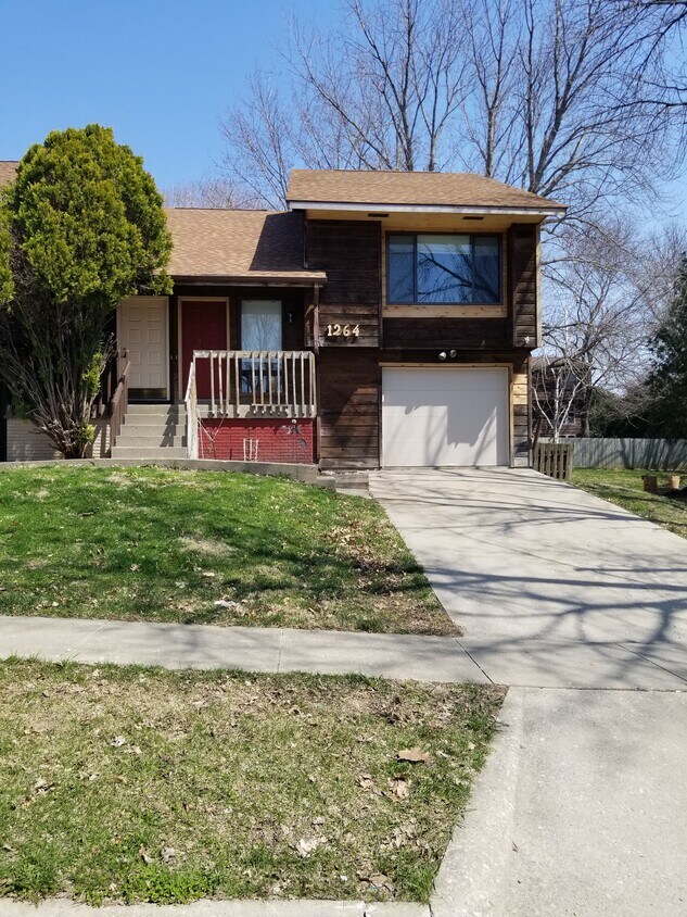 Front view - 1264 Dolen Pl