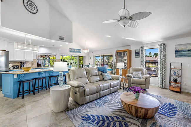 Foto del edificio - Furnished 4BR Waterfront Pool Home in Cape...