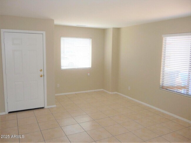 Foto del edificio - 8324 W Catalina Dr