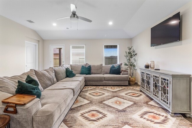 Building Photo - 1008 Llano Trl