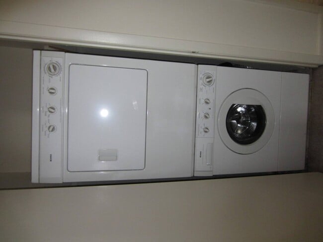 Building Photo - Avalon Townhomes