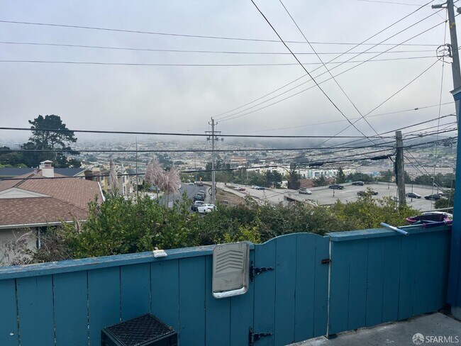 Foto del edificio - 206 Alta Loma Ave
