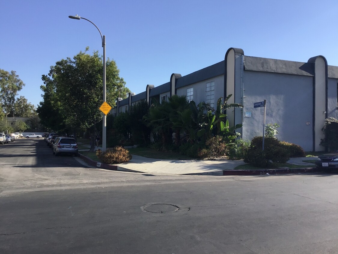 Primary Photo - 6545 Simpson Ave
