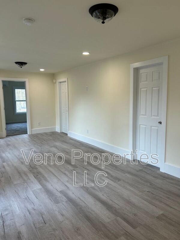 Building Photo - 96 Walworth St
